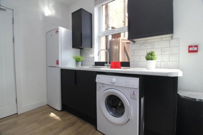 1 bed House Share to rent Image 7