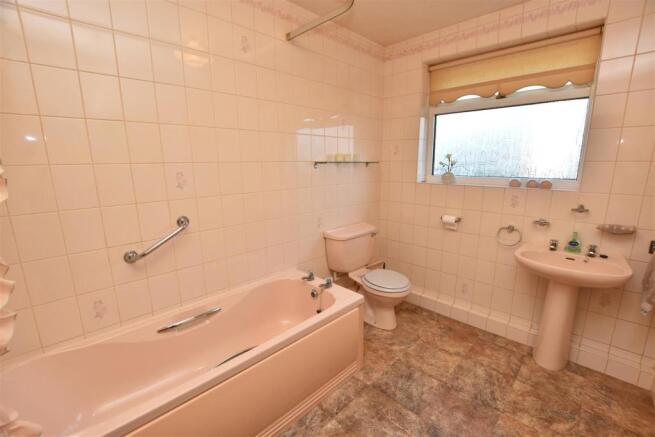 BATHROOM (REAR)