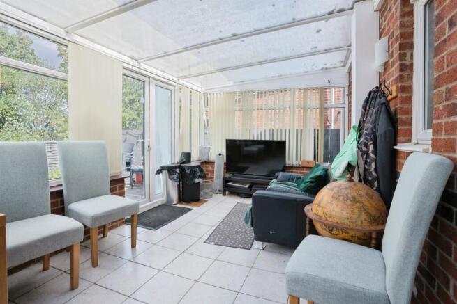 4 bed Detached for sale Image 8