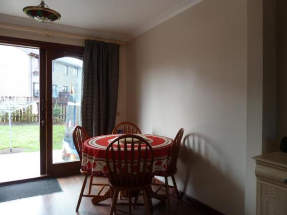 25 St Michaels Crescent − Dining Area