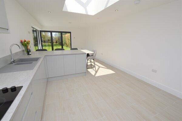 kitchen & breakfast room