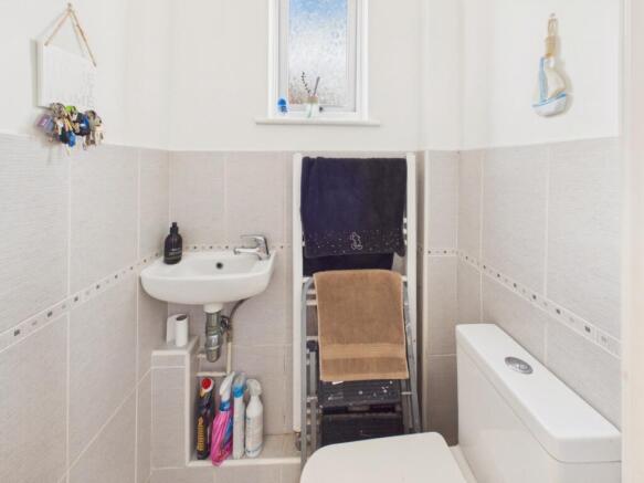 4 bed Detached for sale Image 7