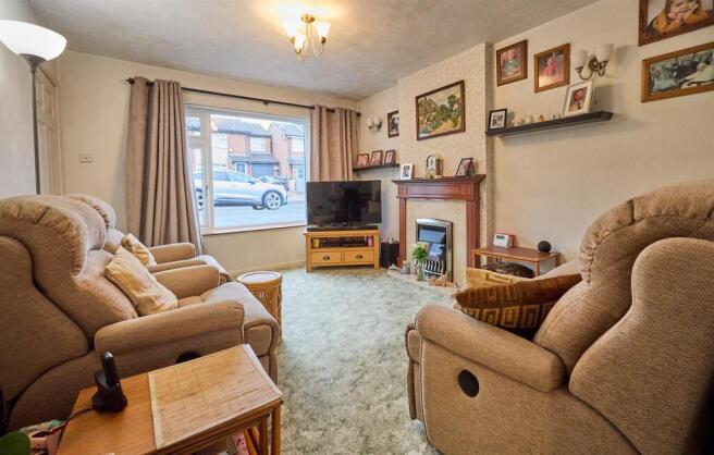 Lounge to front
