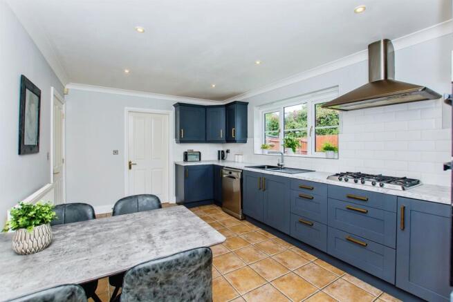 Kitchen / Breakfast Room
