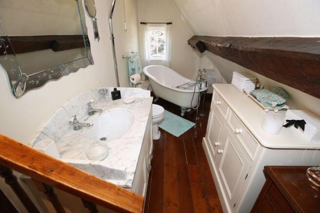 EN SUITE BATHROOM