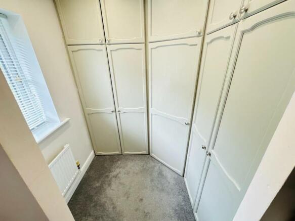 WALK-IN WARDROBE