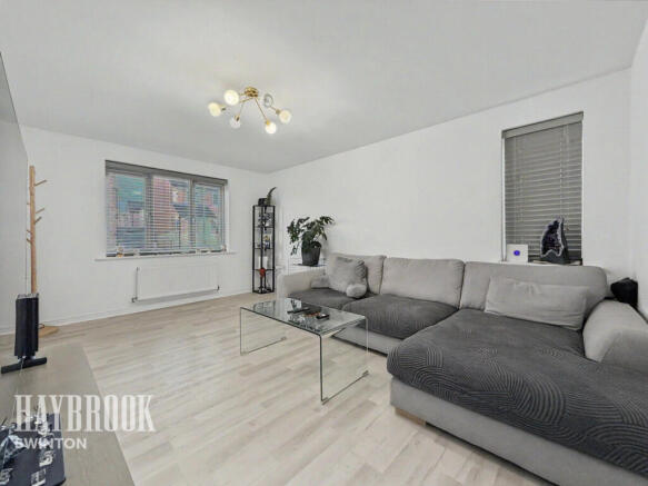 4 bed Detached for sale Image 6