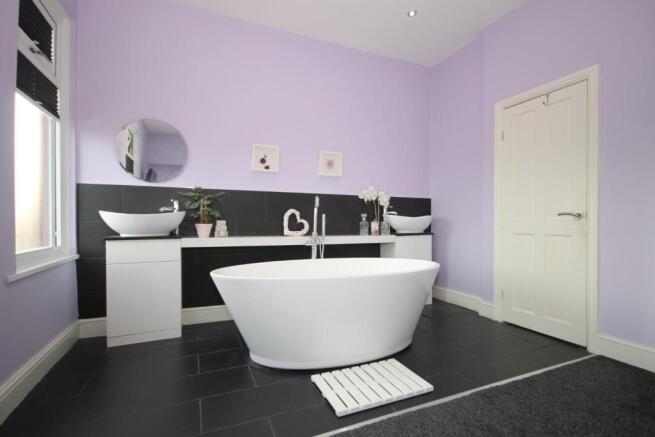 EN SUITE AREA