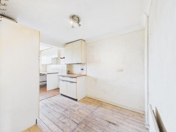 3 bed Semi-Detached for sale Image 8