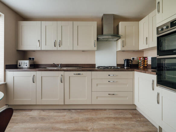 Kitchen / Breakfast Room