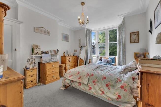 5 bed Town House for sale Image 10