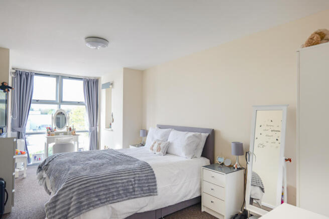 2 bed Flat for sale Image 9