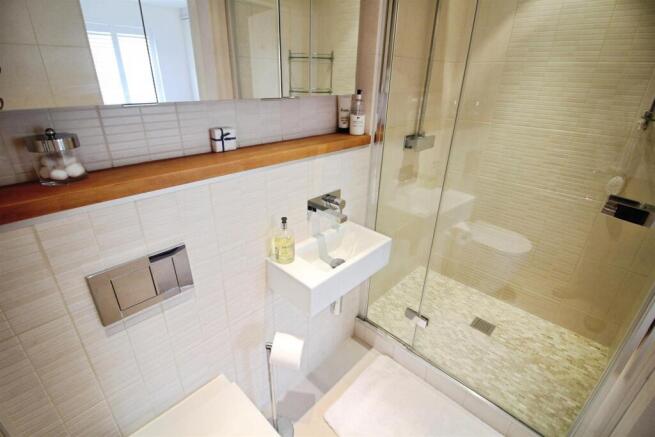 2 bed Flat for sale Image 8