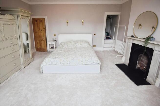 5 bed Semi-Detached for sale Image 7