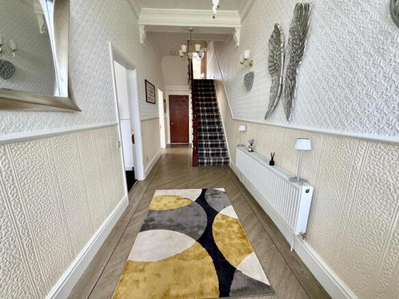 5 bed Semi-Detached for sale Image 4