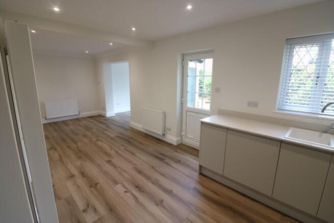 4 bed Detached to rent Image 10
