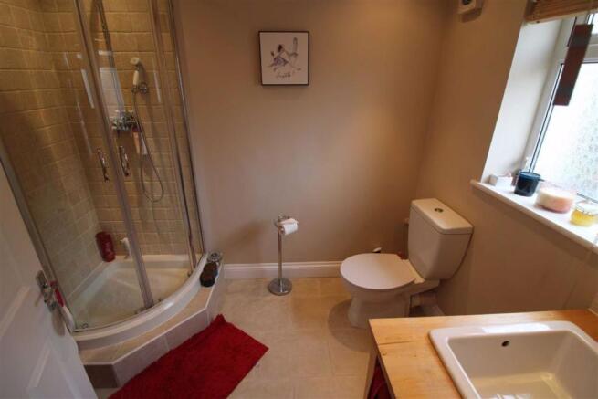 EN-SUITE SHOWER ROOM