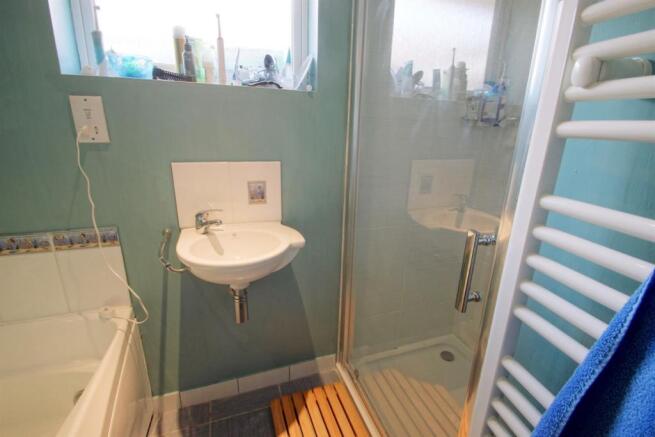 Bath/shower room