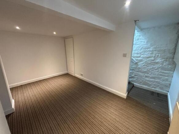 2 bed House to rent Image 6