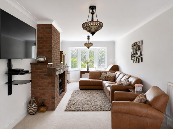 5 bed Detached for sale Image 4