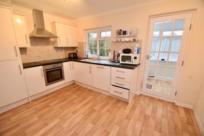 KITCHEN/BREAKFAST ROOM