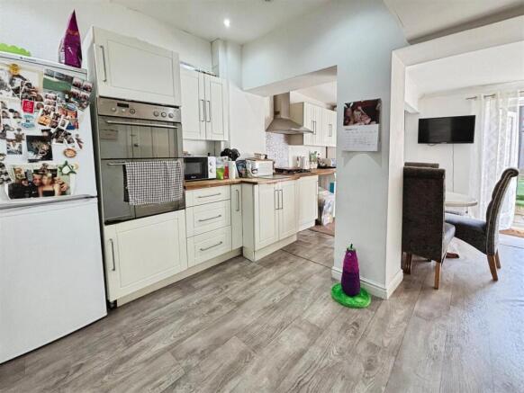 3 bed Semi-Detached for sale Image 4