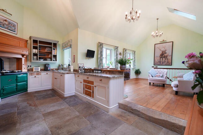 4 bed Detached for sale Image 7
