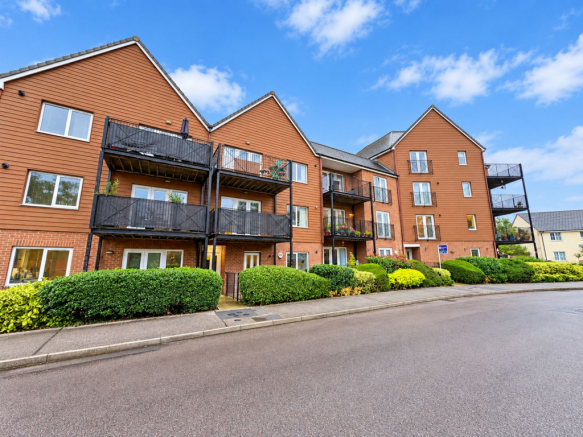 2-bed flat on Greensand View, Woburn Sands, MK17, £250,000