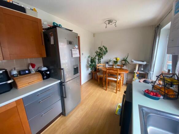 2 bed Semi-Detached to rent Image 5