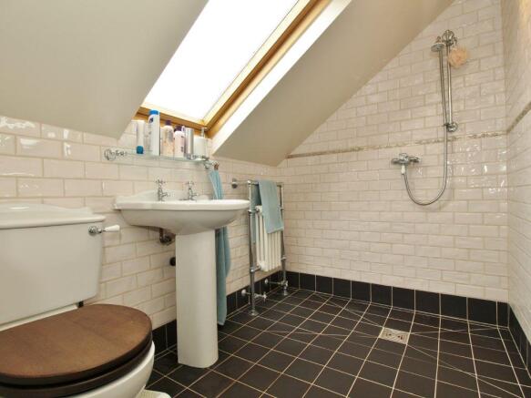 Ensuite to Bed 4