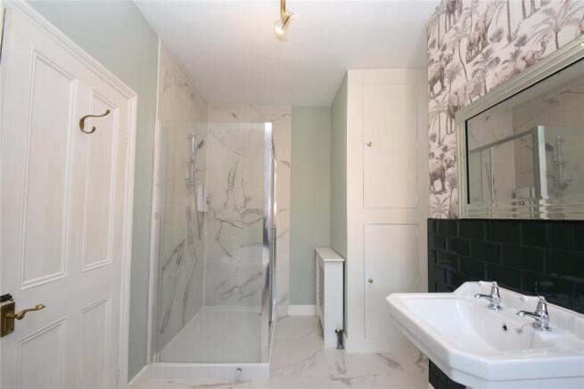 2 bed Terraced to rent Image 5