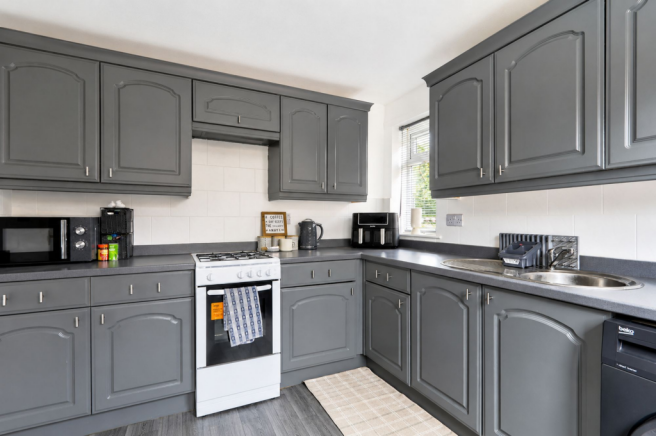 3 bed Semi-Detached to rent Image 6