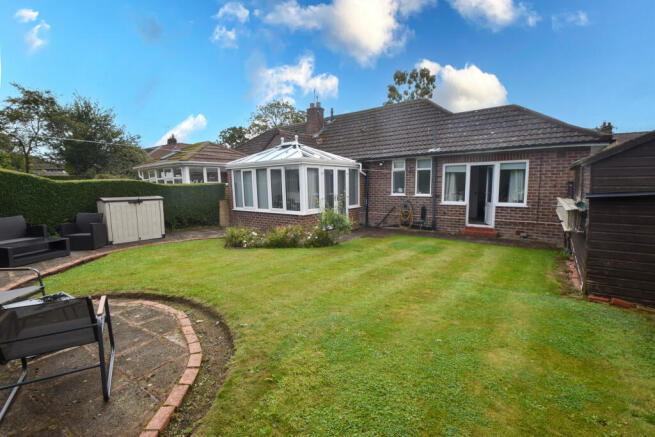 Snowden Avenue, Flixton, M41 photo 4