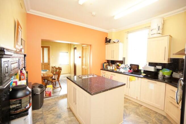 1 bed House Share to rent Image 5