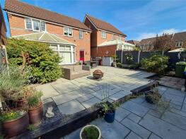 9, Meadowbank Grange, Walsall WS6 6PT