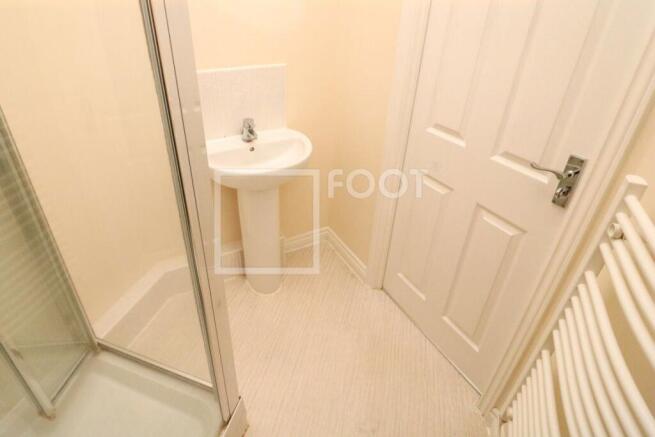 2 bed Apartment to rent Image 7