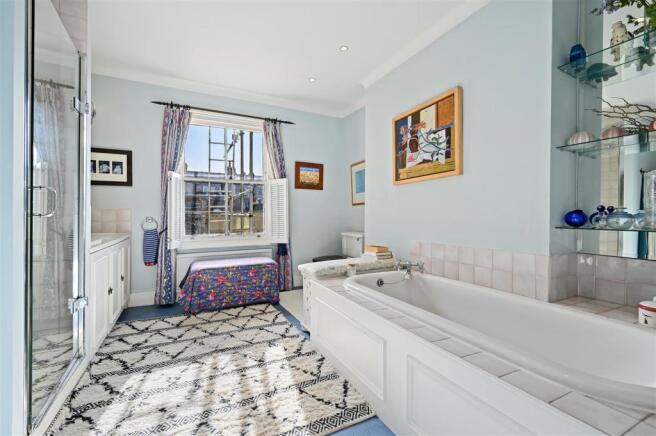 Sterndale Road - Master Bathroom.JPG