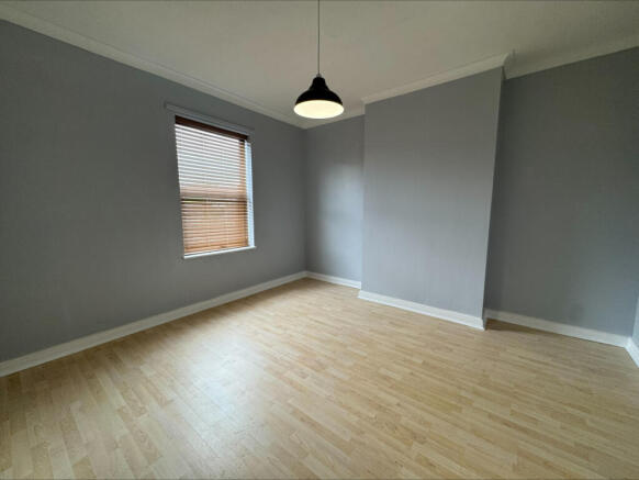 2 bed Terraced to rent Image 8