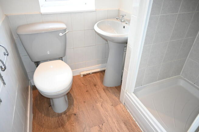 2 bed Terraced to rent Image 6
