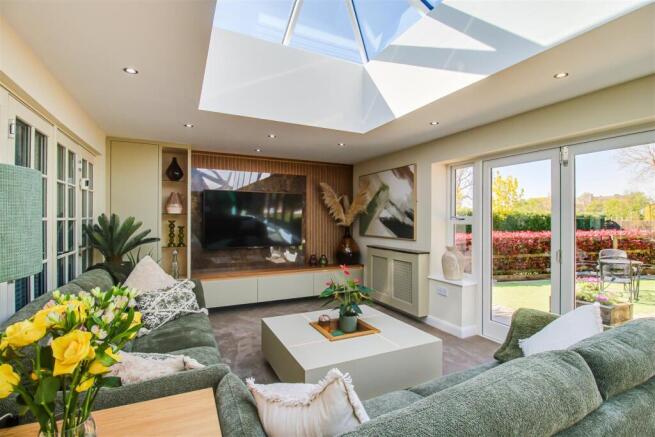 4 bed Detached for sale Image 8