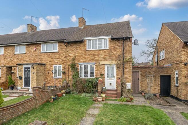3-bed semi-detached on The Garth, Abbots Langley, WD5, £450,000