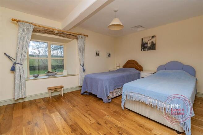 5 bed Detached to rent Image 12