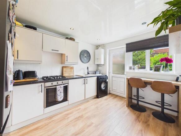 Kitchen 2.jpg