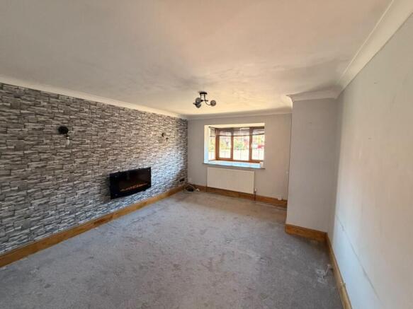 3 bed Semi-Detached for sale Image 2
