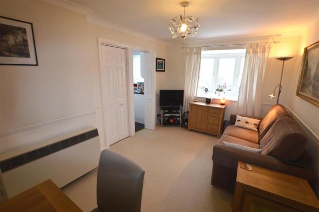 RECEPTION/DINING ROOM: