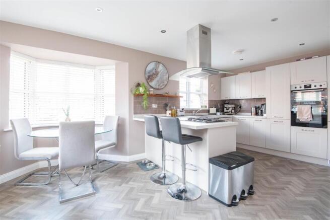 Kitchen & Dining