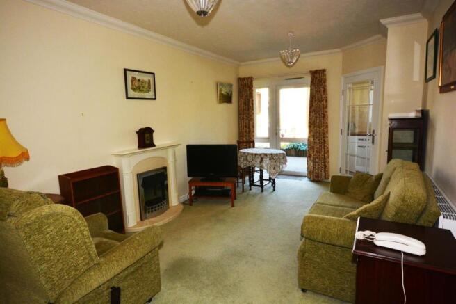 Lounge/Dining Room