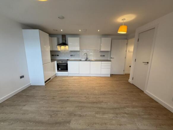 Fitted High Gloss Kitchen