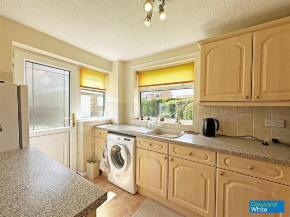 3 bed Semi-Detached for sale Image 4