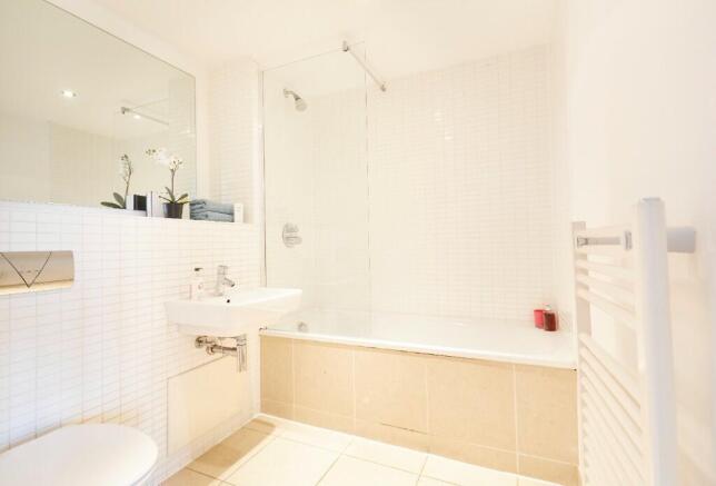 2 bed Apartment to rent Image 5